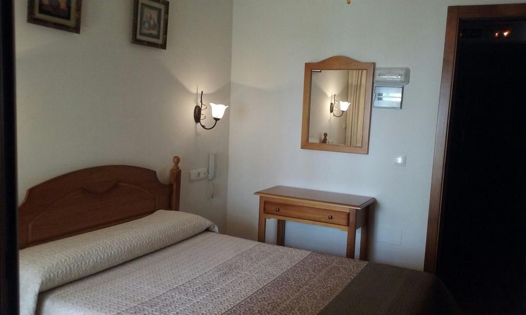Hotel Las Flores Tolox Kültér fotó